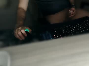 Luis_Flr Chaturbate stream image from May 18, 2025
