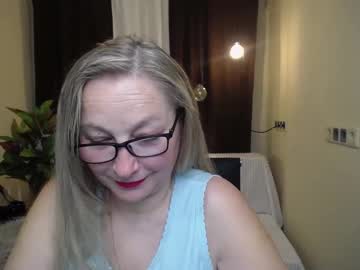 Avrorarosiye Chaturbate stream image from May 18, 2025