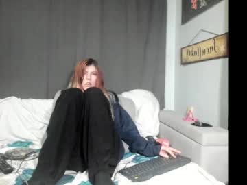 Roxihazeleyes Chaturbate stream image from May 18, 2025