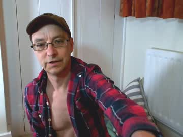 Maxdavies Chaturbate stream image from May 18, 2025
