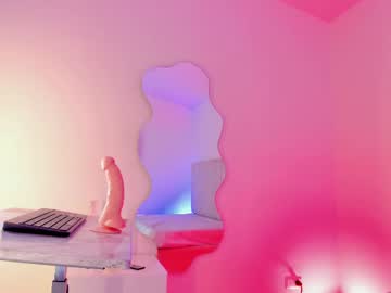 Tinacurly Chaturbate stream image from May 18, 2025