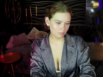 Evelina_Mils Chaturbate stream image from May 18, 2025