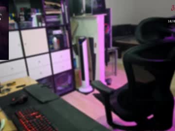 32plus Chaturbate stream image from May 18, 2025