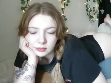 Lollylol11 Chaturbate stream image from May 18, 2025