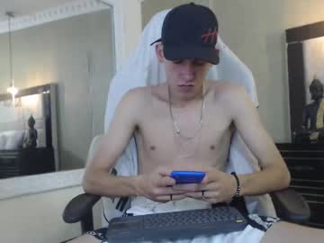 Mikebeneflek Chaturbate stream image from May 18, 2025