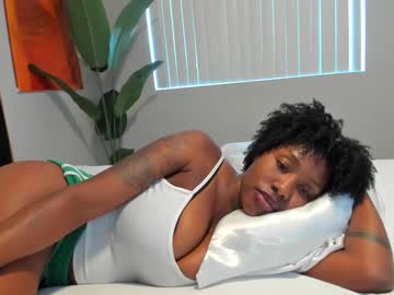 Badgurldnay Chaturbate stream image from May 18, 2025