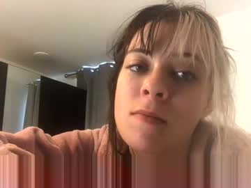 Ellybubs Chaturbate stream image from May 18, 2025