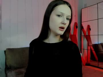 Emilyblades Chaturbate stream image from May 18, 2025