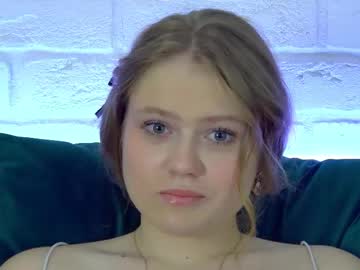Selinswarovski Chaturbate stream image from May 18, 2025