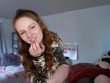 Skyewatson Chaturbate stream image from May 18, 2025