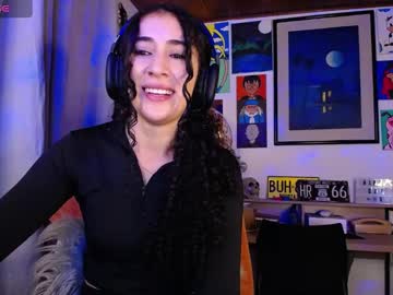 Youlaura Chaturbate stream image from May 18, 2025