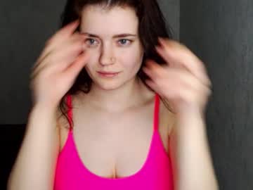 Miabrowwn Chaturbate stream image from May 18, 2025