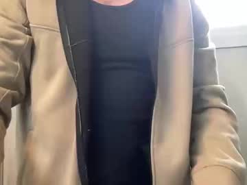 Freshnum Chaturbate stream image from May 18, 2025