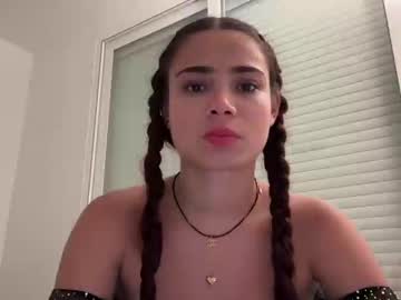 Lindaboniee Chaturbate stream image from May 18, 2025