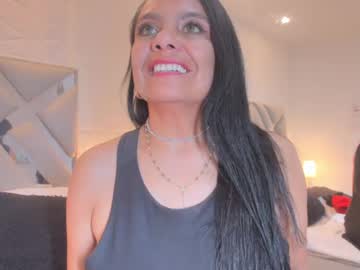 Raquel_Moore Chaturbate stream image from May 18, 2025