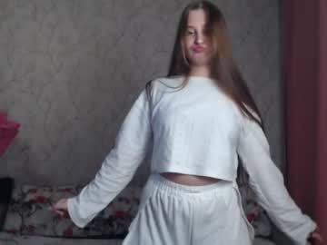 Elli_Milli Chaturbate stream image from May 18, 2025