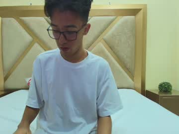 Austinreeds Chaturbate stream image from May 19, 2025
