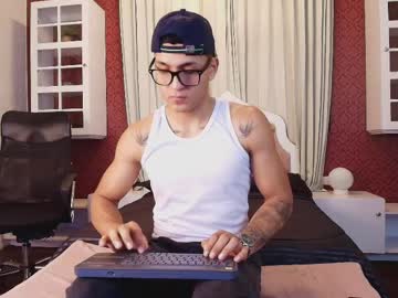 Adoniscrew Chaturbate stream image from May 19, 2025
