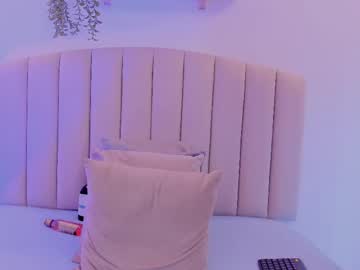 Roxanne_Wood Chaturbate stream image from May 19, 2025
