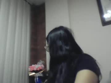 Sweetyypeach Chaturbate stream image from May 19, 2025
