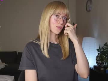 Whiteanni Chaturbate stream image from May 19, 2025