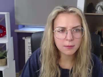 Blackrosezoey Chaturbate stream image from May 19, 2025