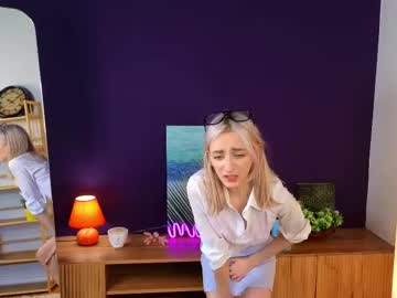 Arlettebrougham Chaturbate stream image from May 19, 2025