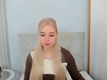 Kristyflowers Chaturbate stream image from May 19, 2025