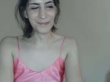 Poisonivyb Chaturbate stream image from May 19, 2025