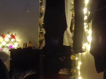 Angielee01 Chaturbate stream image from May 19, 2025
