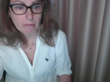 Lauraoven1 Chaturbate stream image from May 19, 2025