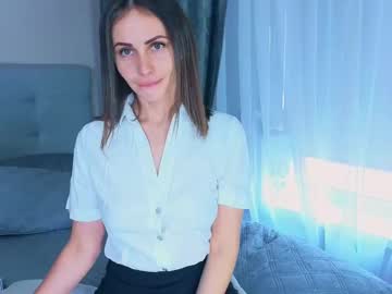 Lachatte013 Chaturbate stream image from May 19, 2025