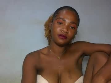Elodie93 Chaturbate stream image from May 19, 2025
