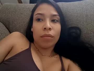 Capixxmia Chaturbate stream image from May 19, 2025