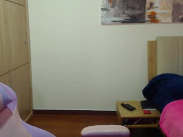 Mel_Hook06 Chaturbate stream image from May 19, 2025