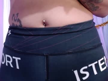 Alanaluxcs Chaturbate stream image from May 19, 2025