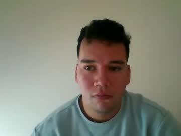 Kikemendes Chaturbate stream image from May 19, 2025