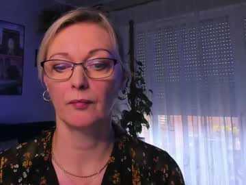 Xvanessalove Chaturbate stream image from May 19, 2025