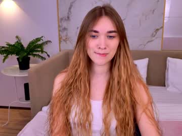Elizabethcash Chaturbate stream image from May 19, 2025