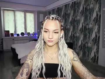 Little_Birdy Chaturbate stream image from May 19, 2025