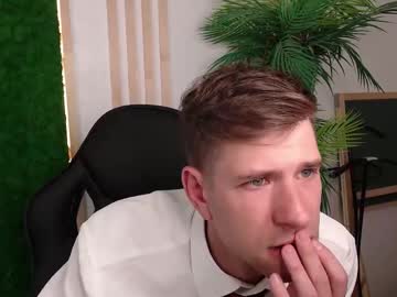 Ethantease Chaturbate stream image from May 19, 2025