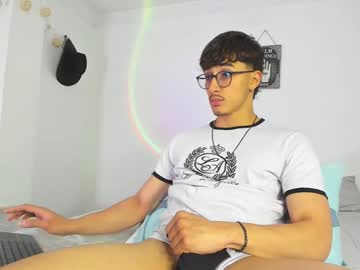 Latinguyxl Chaturbate stream image from May 19, 2025