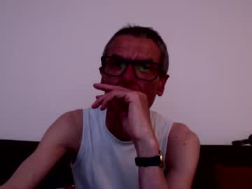 Lovepvclate40s Chaturbate stream image from May 19, 2025