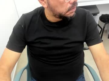 Sugarhairybear Chaturbate stream image from May 19, 2025