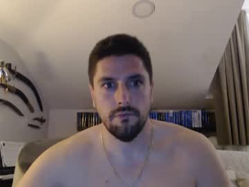 Themuscleken Chaturbate stream image from May 19, 2025