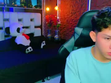 Adrian_Miranda Chaturbate stream image from May 19, 2025
