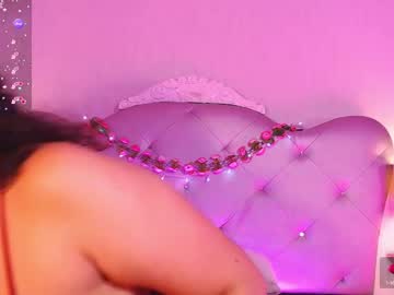 Everlymore_ Chaturbate stream image from May 19, 2025
