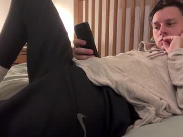 Yesimlonely Chaturbate stream image from May 19, 2025