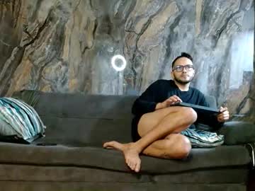 Chestlatino Chaturbate stream image from May 20, 2025