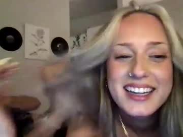 Thelucymae Chaturbate stream image from May 20, 2025